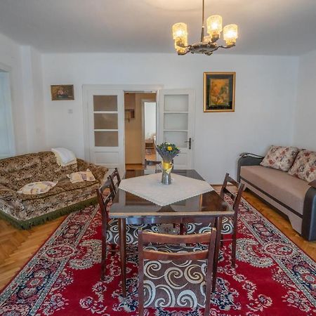 Apartmán Doi Bujori Alba Iulia Exteriér fotografie