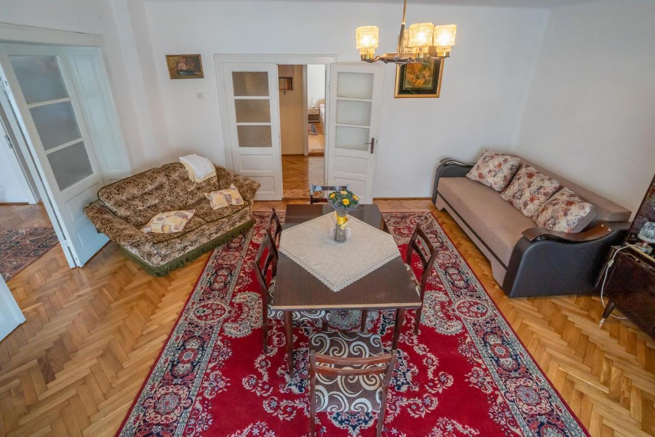 Apartmán Doi Bujori Alba Iulia Exteriér fotografie